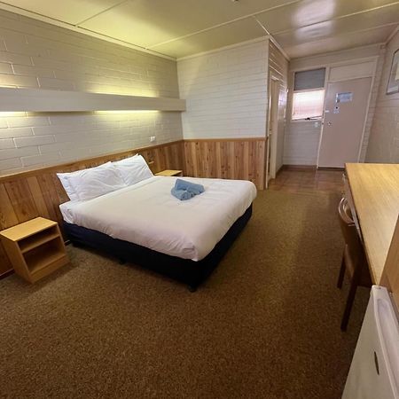 Opal Inn Hotel, Motel, Caravan Park Кубер-Педі Екстер'єр фото
