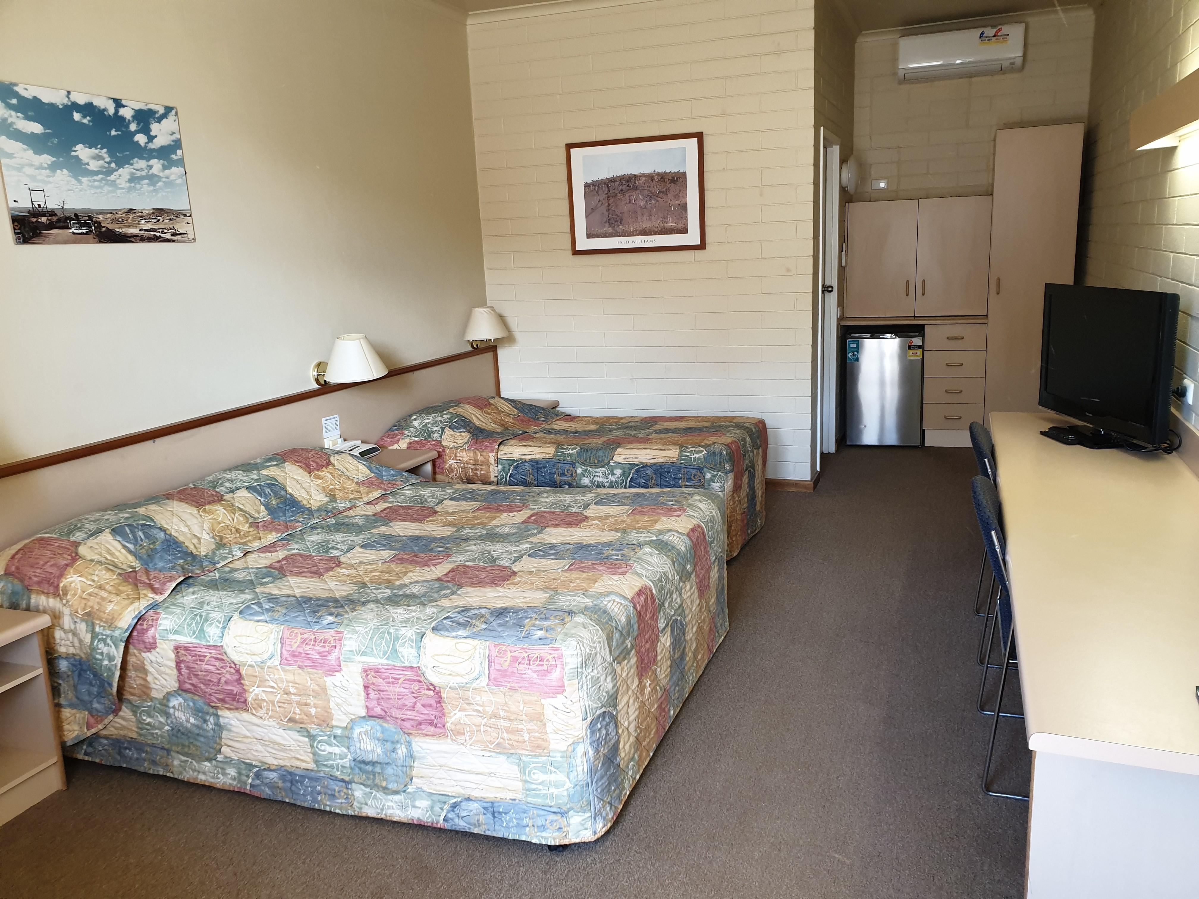Opal Inn Hotel, Motel, Caravan Park Кубер-Педі Екстер'єр фото